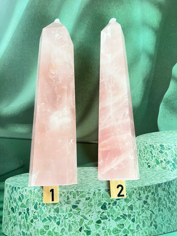 Rozenkwarts toren obelisk 2 formaten 22 cm hoog!