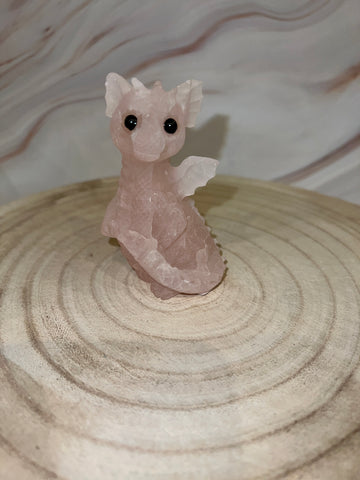 Rozenkwarts Draakje met vleugels en lijfje