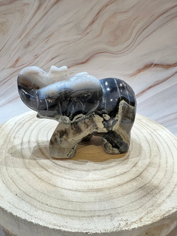 Olifant Agaat – Groot (10 cm hoog | 14 cm breed | 1.1 kg | €235)